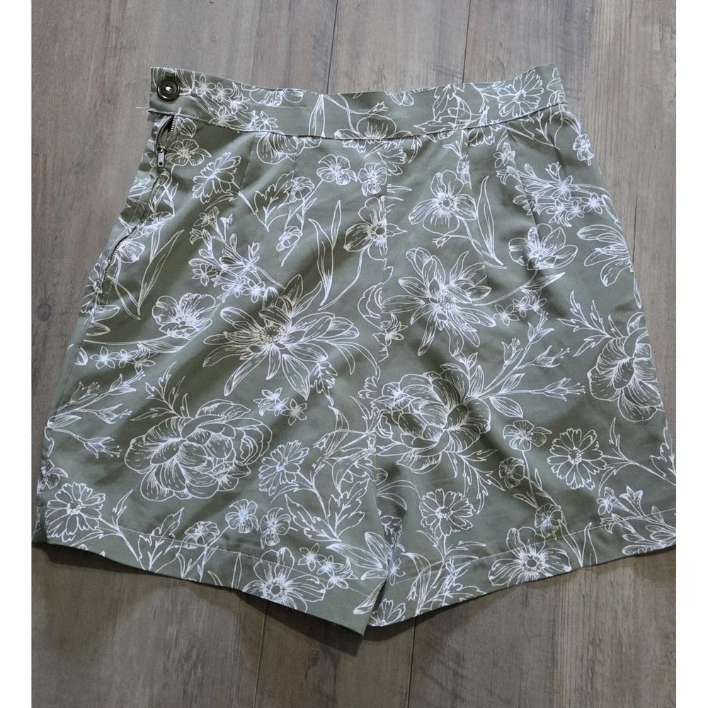 Handmade Vintage Sage Green Floral Shorts With Zipper Closure & Pockets Women S